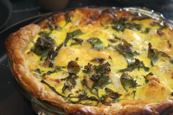 A kale, cauliflower, and mushroom quiche I made earlier in the year... Yes, it's the same puff-pastry pie crust. See how nicely it turned out??